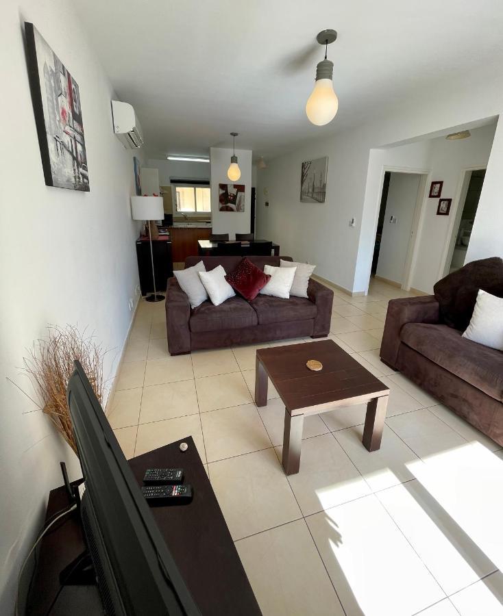 109 Queens Gardens, Paphos Apartment Exterior photo